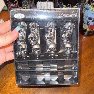 Halloween Skull Spreaders